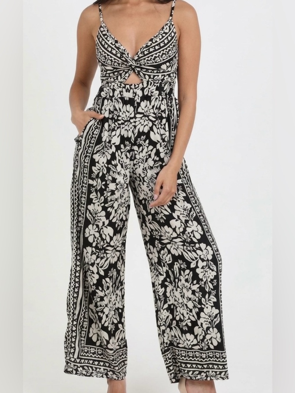 Angie Keyhole Twist Front Wide Leg Jumpsuit Floral Print Size Large